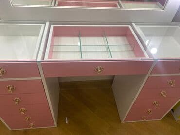 işlənmiş güzgülər: İşlənmiş, Manikür üçün masa, Güzgülü — 3