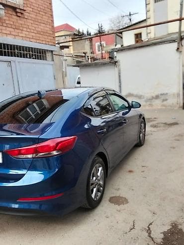 hunday 2010: Hyundai Elantra: 2 l | 2018 il Sedan — 4