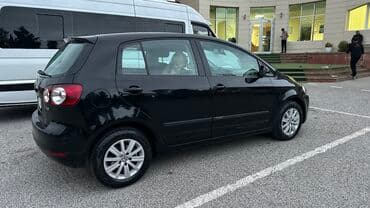 volkswagen 200: Volkswagen Golf Plus, qara rəng, 5 qapı, şəhər və ailə istifadəsi üçün — 1