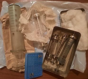 Qədim şprislər, birlikdə satılır