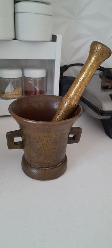 Digər kolleksiyalar: Cox Qedimi mis hevendeste ediviyyat ezen satilir — 1