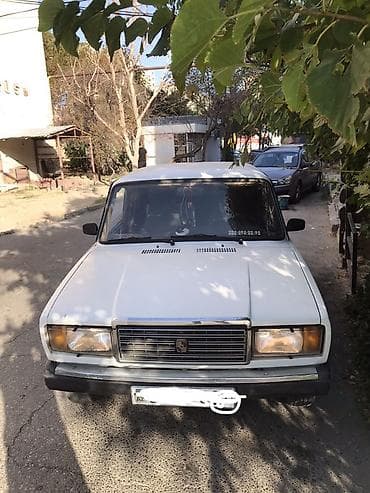 vaz 2107 mostu satilir: VAZ 2107, ağ rəng, sedan gövdə. Texniki xüsusiyyətlər: - Ön təkərli — 2