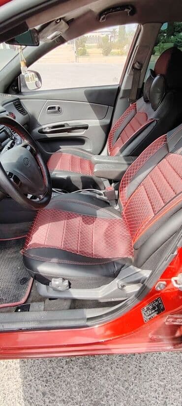 купить чехлы на авто: Kia Rio – hetçbek kuzov, qırmızı rəng. - Markası/modeli: Kia Rio — 9