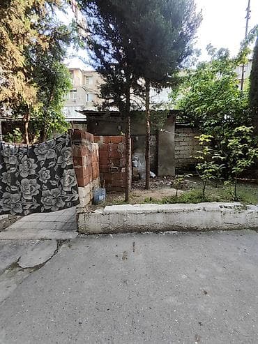 qurgusun satisi: Mətbəx/studiya tipli kiçik otaq satılır. Plan və təchizat: - Mətbəx — 9
