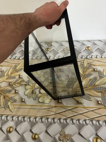 akvarium gəncə: 10 litrlik akvarium. Çərçivə qıraqları profil deyil vinildir. Arxası — 4