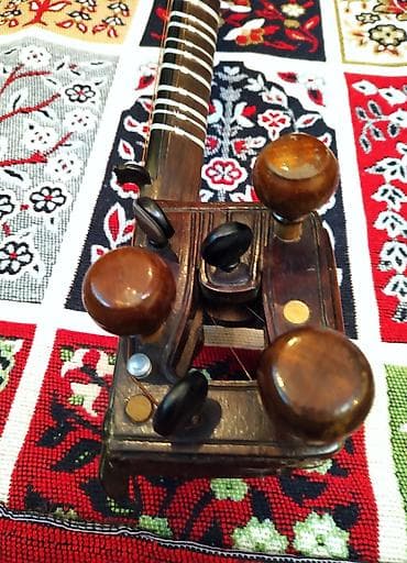 gitara simləri: Tar – Azərbaycan milli simli musiqi aləti. Əla vəziyyətdə, heç bir — 9