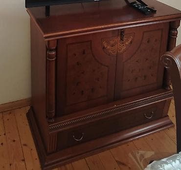 duw kabin: Düz TV altlığı, Taxtalı — 1