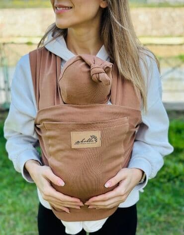 Kenquru.Kürəkdən bağlanan uşaq daşıyıcısı – Ciblidir, üzerində özü