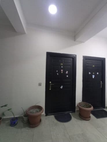 elmlər kirayə: Mənzilin təsviri - Geniş, ensiz planlı mətbəx: ağac teksturalı üst və — 4