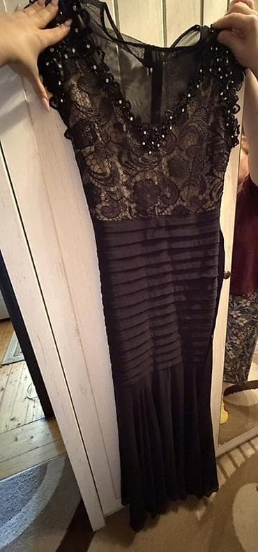 Qara gecə/libas paltarı - Üst hissə: gipür və şəffaf tül qarışığı