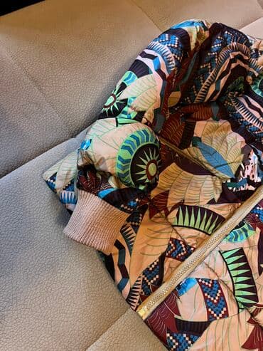 almaniyada saat neçədir: Куртка М размер плотно облегает фигуру удобная / Kurtka razmer : M — 2