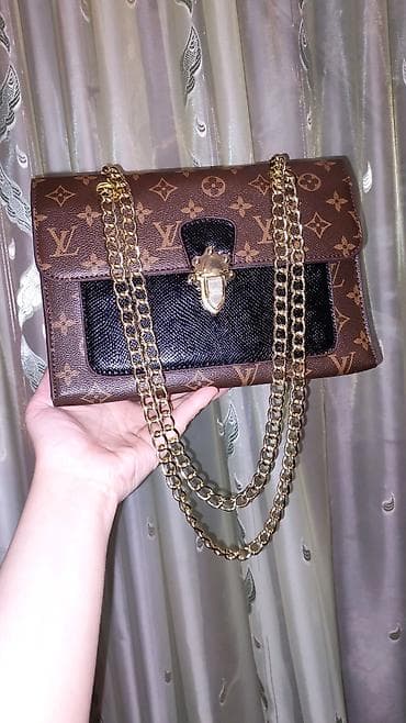 Çiyin çantası, Louis Vuitton