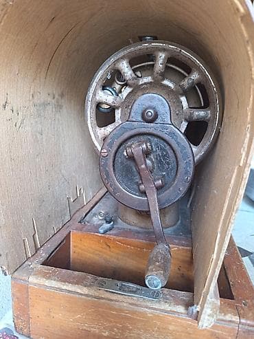 antik samovar: Mexanik tikiş maşını – əl çarxlı, taxta qutuda - Əl ilə fırladılan — 3