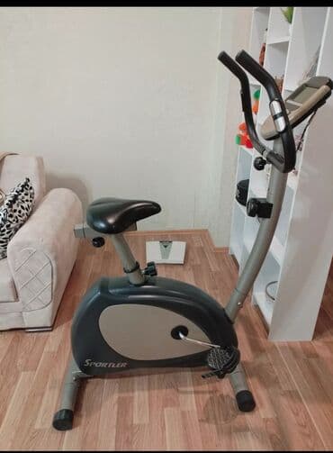 idman əlcəyi: Sportler firmasının qara və boz rəngli velotrenajoru. Evdə idman etmək — 1