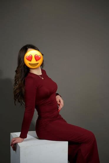 Tavalar: Bordo rəngli qadın geyimi – uzun, bədənə oturan təmtəraqlı don - — 1