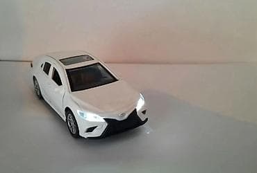 cd disk: Ağ rəngli sedan tipli oyuncaq avtomobil modeli - Korpus: detallı — 4