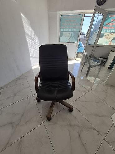 tek carpayılar: İşlənmiş, Təkərli, Qolları tənzimlənmir, Süni dəri — 1