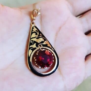 tək qaş: Kulon, Sarı qızıl, 583 Əyar, Yaqut, 742 g — 1