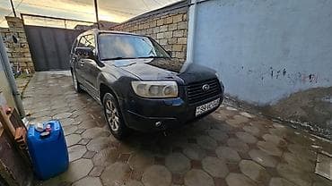 Subaru Forester SUV - Kuzov: qara rəng, 5 qapı, üst relsləri ilə -