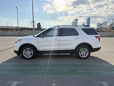 Автозапчасти: Ford Explorer, ağ rəngli, 7 yerlik tam ölçülü SUV. Əsas — 7