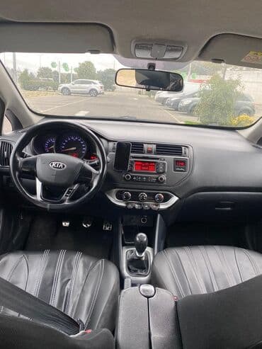 hybrid avtomobillər: DEPOZİT 1000 azn Kia Rio sedan – gümüşü rəng. - Geniş salonlu, şəhər — 5