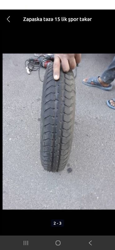 215 50 13 teker: Avtomobillər üçün ehtiyat təkər, qara rəngdə, 4 boltlu disk ilə. Bu — 3