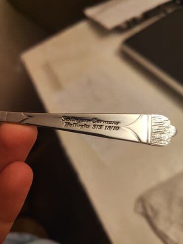 qab qaşıq: Bellagio markalı, 126 hissədən ibarət qab-qacaq dəsti. Dəst taxta — 9