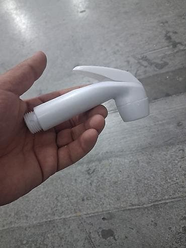heyva cemi: Ağ rəngli, əl ilə idarə olunan bidet/duş sprey başlığı. - Material — 1