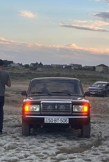 disk 14: VAZ 2107 sedan – klassik “Jiquli”. Rəng: tünd albalı (bordo). Kuzov — 4