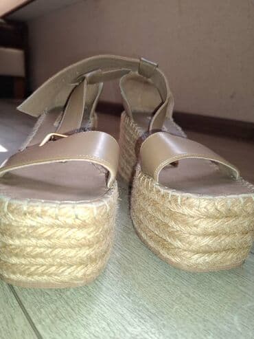 белые босоножки на тракторной подошве: Размер: 40, Новый — 14