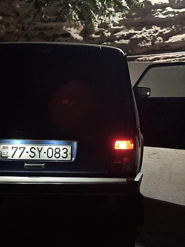 e39 guzgu: Lada Niva 4x4, mavi rəng, 3 qapılı SUV. Texniki xüsusiyyətlər və — 5