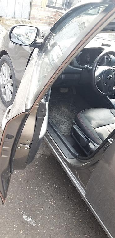 Kia: Kia Cerato sedan – boz rəng, şəhər və magistral üçün rahat və — 4