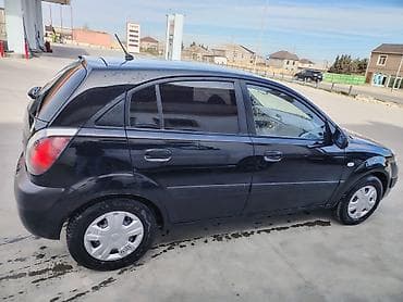 ravon r3 salon: Kia Rio hatchback, qara rəng, 5 qapı. Texniki və salon: - Mexaniki — 9