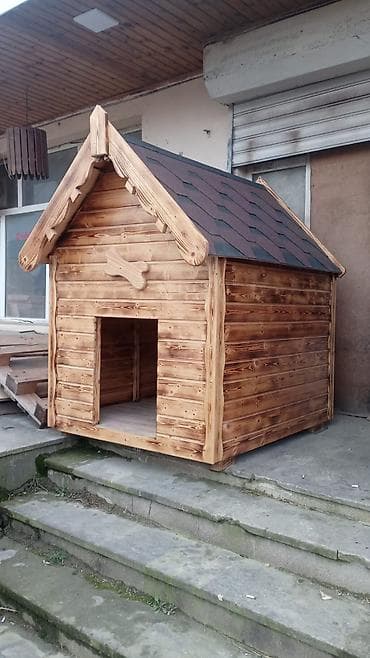 Taxta it evi - Material: təbii ağac panellər, yandırma/brushlama