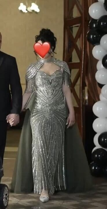 is formasi: 1 dəfə geyinilib 370 manata alınıb 300 manata satılır ölçü XL qiymət — 3