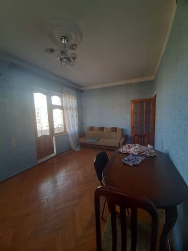 bakıxanov qəsəbəsi kiraye: Satılır: işıqlı, geniş zal otağı Bakıxanovda İcranın arxasında 7/9 — 6