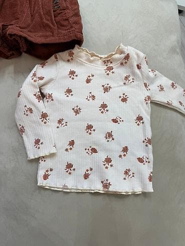 varatnikli koynekler: Bu dəstə şirin və praktik uşaq kadife kombinezonu və üzərində gül — 4