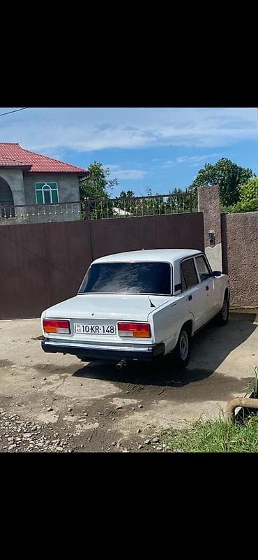 Avtomobil satışı: Model: Lada 2107 (VAZ 2107) Kuzov: sedan, 4 qapı Rəng: ağ Nömrə — 5