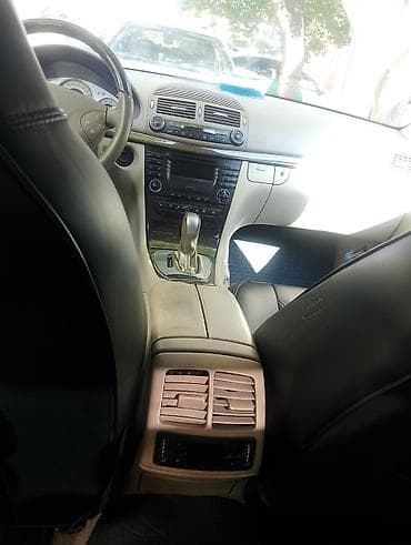 on panel: Mercedes-Benz E-Class sedan - Korpus: qara rəng, 4 qapı, xrom — 3