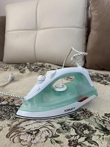 SCARLETT buxarlı ütü - Kompakt və yüngül korpus, ergonomik tutacaq -