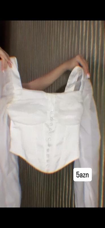 corab topdan satis: Qadın geyimləri – hər biri 5 AZN 1) Qara crop T‑şört - Qısa model — 3