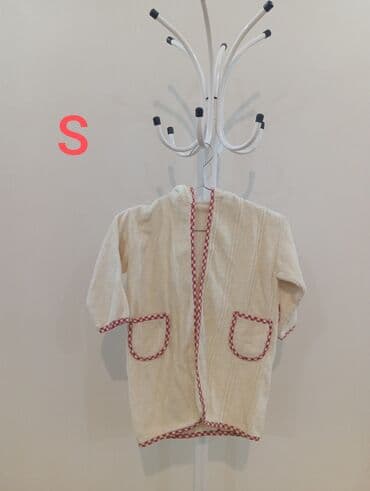 Uşaq xalatı – ölçü S - Rəng: krem - Model: kapüşonlu, qısaqol -