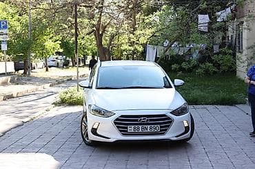 mitsubishi lancer evolution: Hyundai Elantra: 1.6 l | 2017 il Sedan — 1