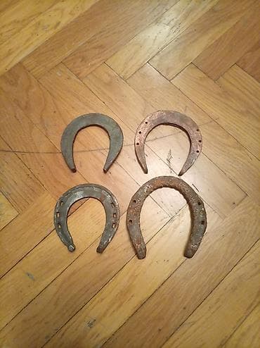 metal fermalar: Məhsul: At nalı dəsti (4 ədəd) Təsvir: - Fərqli ölçü və formalarda 4 — 2