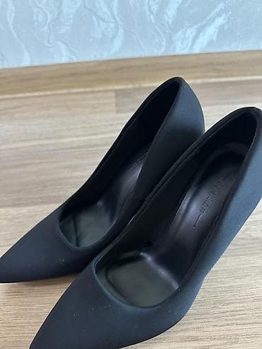 Tuflilər: Bershka qara stiletto — 36 ölçü 🖤 Bershka markalı klassik qara — 2