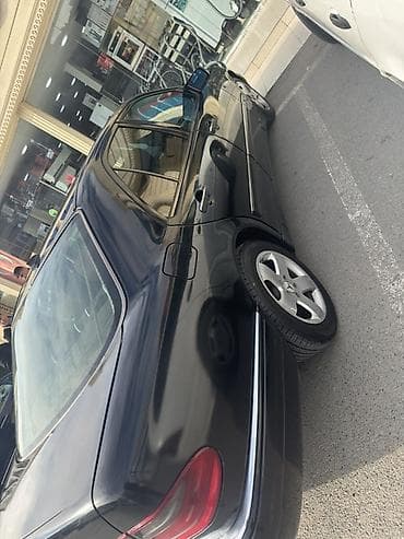 Mercedes-Benz E-Class: 2.4 l | 1998 il Sedan — 3