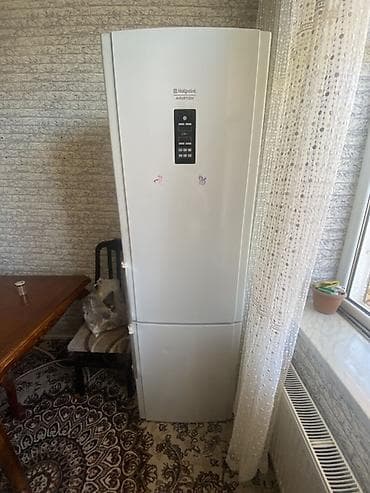 Elektronika: 2 qapılı Hotpoint Ariston Soyuducu Satılır, rəng - Ağ — 1