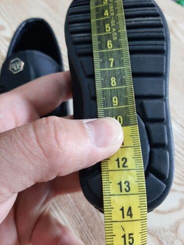 Пиджаки: Tezedi qeyinilmeyib
18 manata alinib 10 manata satilir
Neapol dairesi — 4