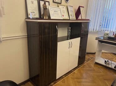 desmal desti: Ofis mebel dəsti Tərkibi: - Direktor masası: geniş iş səthi, iki — 2