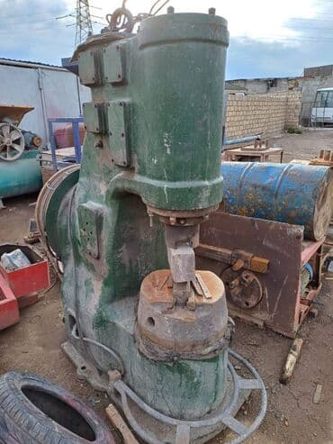 пресс чоп сатам: 75 tonluq molot işlək vəziyyətdədir.Molot — 2